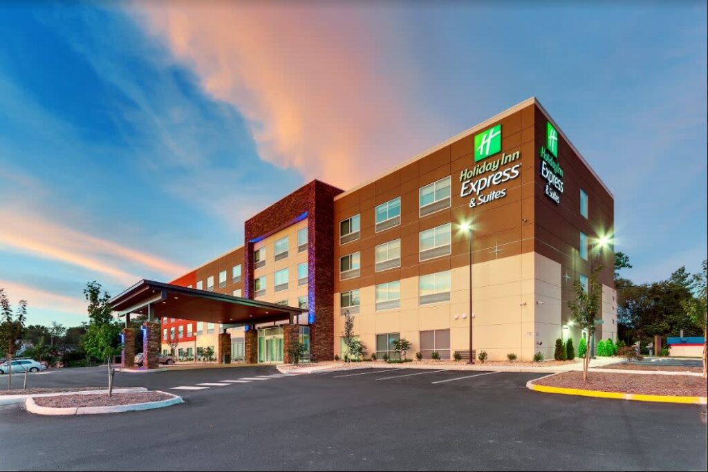 Holiday Inn Express & Suites Image
