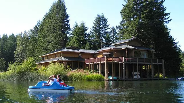 Boating at Henley’s Silver Lake Resort Image