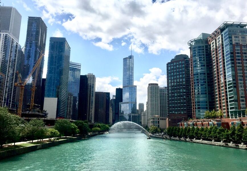 Affordable budget hotel building in downtown Chicago with city skyline in the background