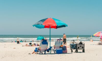 Family enjoying an affordable beach vacation in the USA under $2000