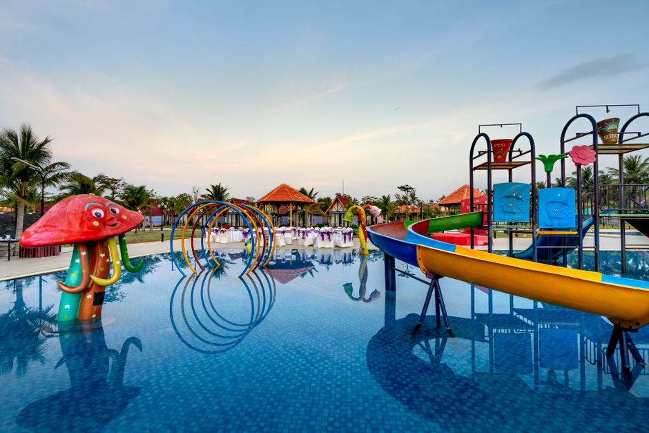 Family enjoying the pool at a family-friendly resort in Orlando
