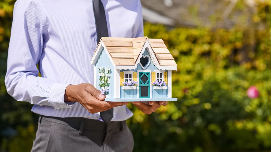 Real estate agent showing a Florida home to prospective buyers